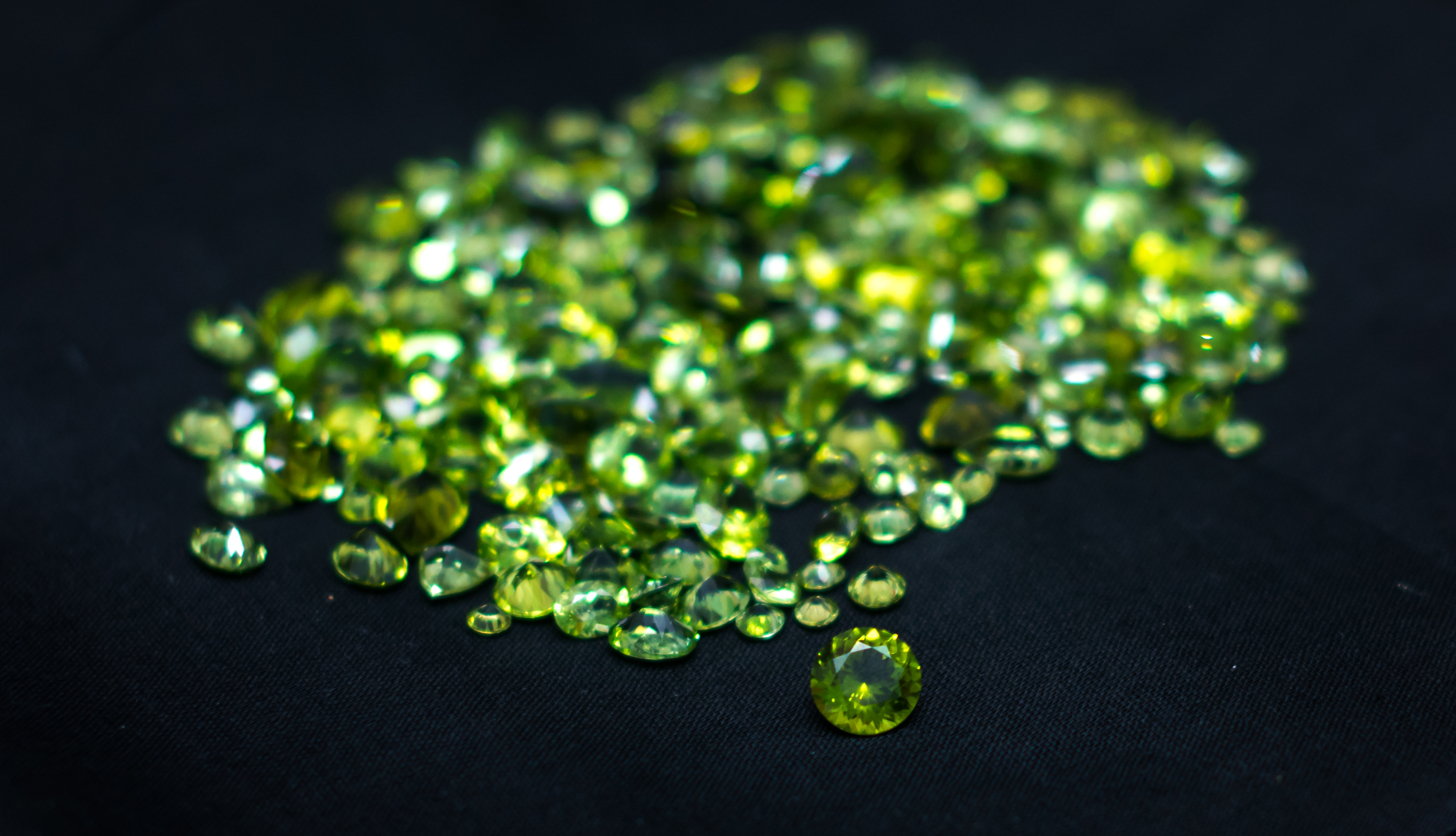 Green peridot gems